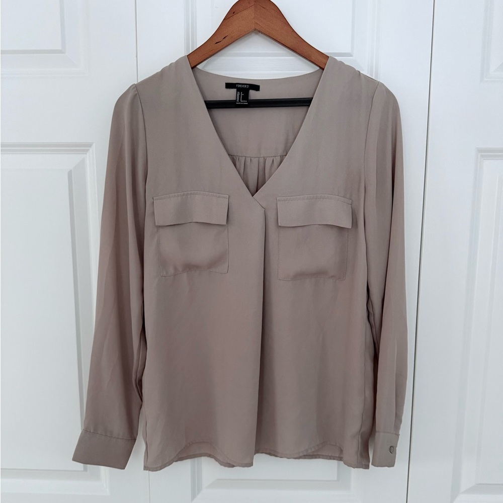 Forever 21 Women’s Taupe V-Neck Long-Sleeve Blouse Small